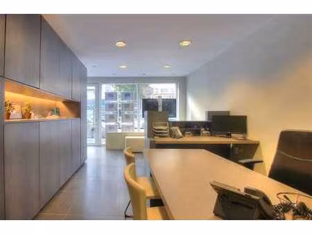 zeer commercieel gelegen modern kantoor/handelsgelijkvloers