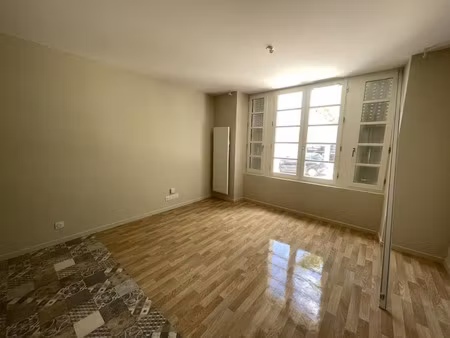 location appartement 1 pièce 27 m² à oradour-sur-glane (87520)  340 €