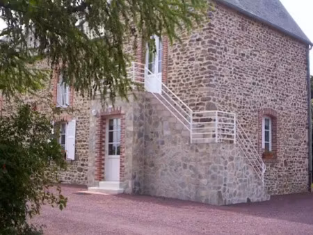 location meublée maison 3 pièces 65 m² à crasville (50630)  620 €