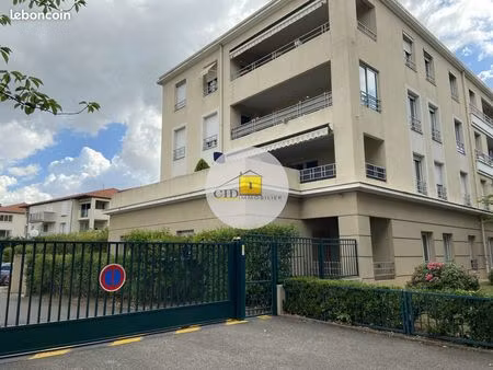 parking/box saint-priest