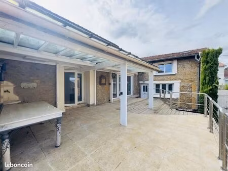 maison 8 pièces 205 m²