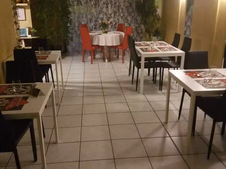 fond de commerce idéal bar  restaurant  café. terrasse + bon emplacement