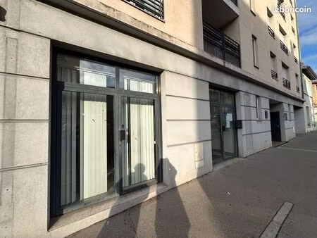 local commercial 110 m²