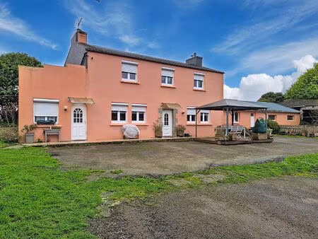maison familiale en campagne -185 m² - 9 hectares - lanrivain