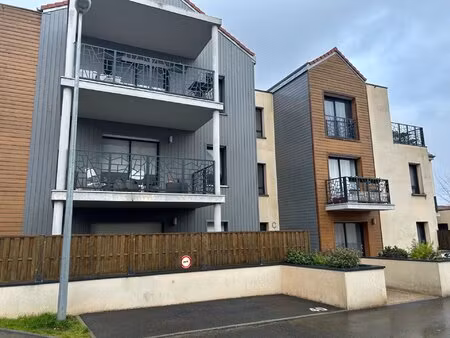 a louer - place de parking le coudray