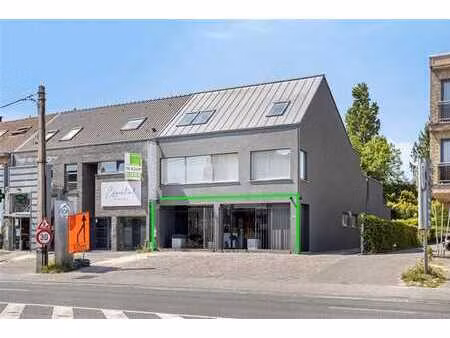 spacieux rez-de-chaussée commercial de 185 m² avec parking