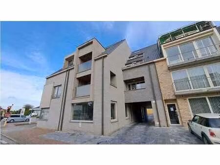 instapklaar 2-slaapkamerappartement met terras en autosta...