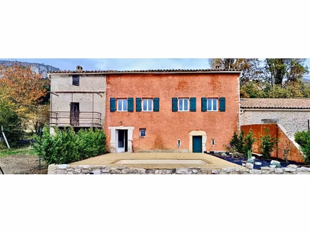 maison à louer dans la forêt communale de grasse