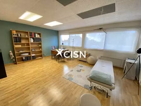 location bureaux et commerces à sautron (44880) : à louer / sautron