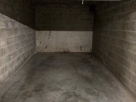 parking souterrain à vendre senlis 15m2 très bon état