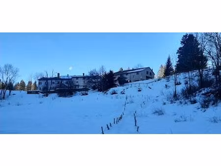 propriété : maison habitation et gîtes à exploiter proche de lamoura.