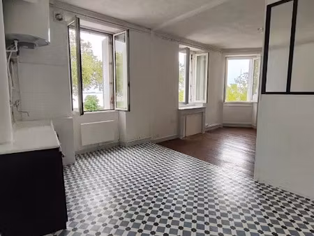 location appartement 2 pièces 54 m² à pauillac (33250)  580 €
