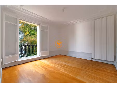 location locaux professionnels 17.85 m² à chantilly (60500)  1 025 €