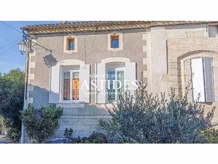 maison de bourg en pierre avec extérieur