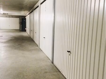garage en sous terrain sécurisé avec caméra