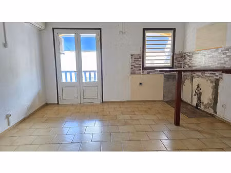 opportunité rare !!! studio à rénover à grand-bourg