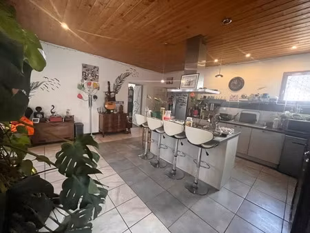 vente maison 4 pièces 127 m² à nuaillé-sur-boutonne (17470)  140 000 €