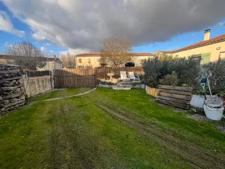 vente maison 4 pièces 127 m² à nuaillé-sur-boutonne (17470)  145 800 €