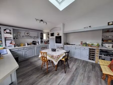 achat maison 5 pièces 163m² nere 17510