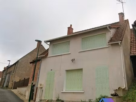 vente maison 5 pièces 115 m² à châteaumeillant (18370)  70 200 €