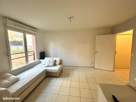 studio 1 pièce 31 m²