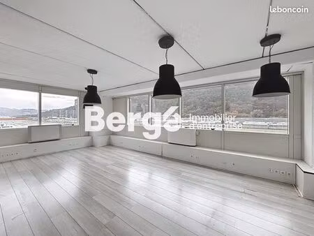 bureaux 114 m² carros