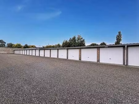 10 garages à vendre  sécurisés  idéalement situés - herstal