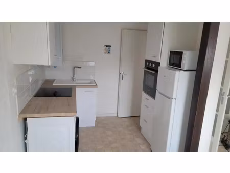 location meublée appartement 2 pièces 40 m² à la roche-sur-yon (85000)  735 €