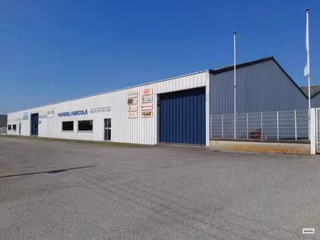 exceptionnel  un entrepôt à l'ouest de rennes