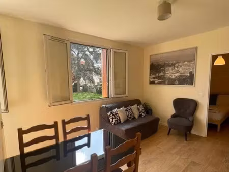 location appartement 2 pièces 30 m² à villejuif (94800)  1 000 €