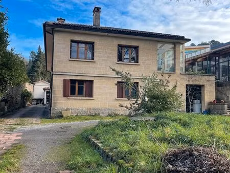 grand t2 de 65 m² en rez-de-chaussée de villa – terrasse  parking  charges incluses – 700