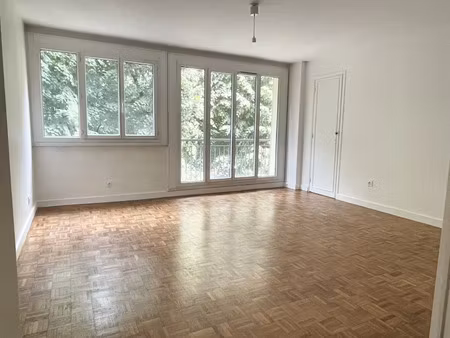 location appartement 4 pièces 86.05 m² à saint-cloud (92210)  2 261 €