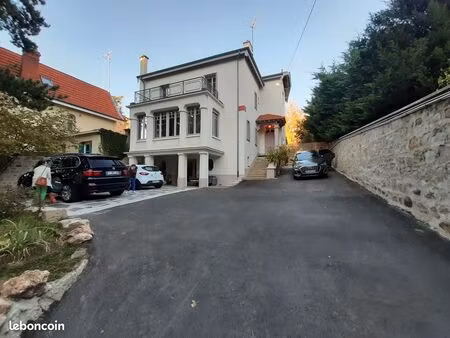 appartement f2 dans maison individuelle sécurisée avec terrasse + jardin