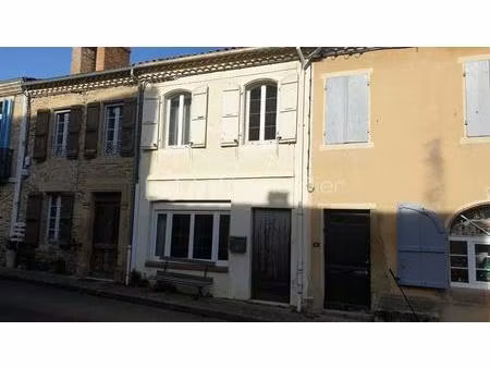 maison de village en plein centre de basoues