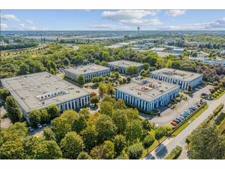 location local d'activités lisses 3 912 m²