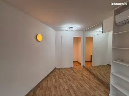 local commercial / professionnel en plein centre de mussidan / bon emplacement