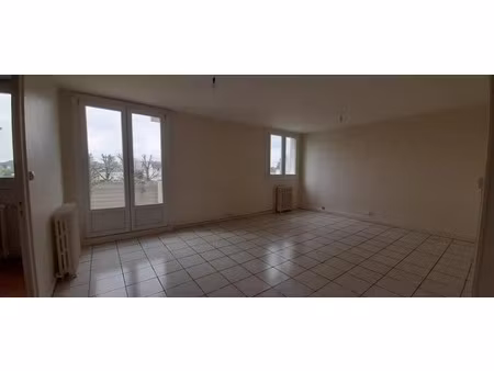 location appartement 3 pièces 62 m² à saint-amand-montrond (18200)  650 €