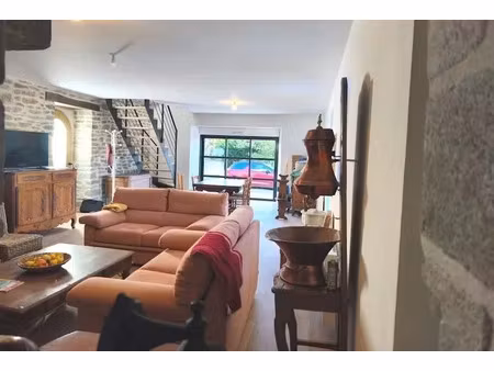 location meublée maison 5 pièces 108 m² à lizio (56460)  981 €