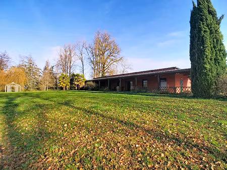a vendre à ussac proche brive la gaillarde - local de 260 m² à usages multiples ? réceptio