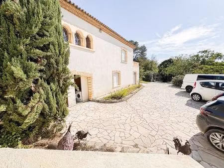 lot de 4 appartements + garage + 700 m² de terrain