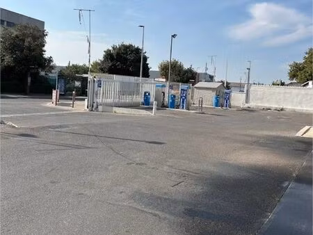 lavage automobile / restauration rapide / espaces publicitaires