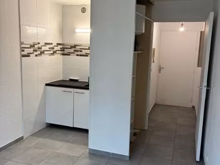 studio 20m2 parking laverie