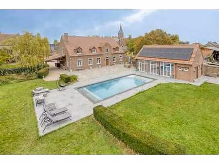 villa très exclusive sur 39a 39ca à jandrenouille.