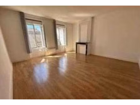 location maison à saint-estèphe (33180) : à louer / 78m² saint-estèphe