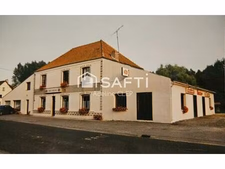 maison de 300m2 avec bar et salles de réception