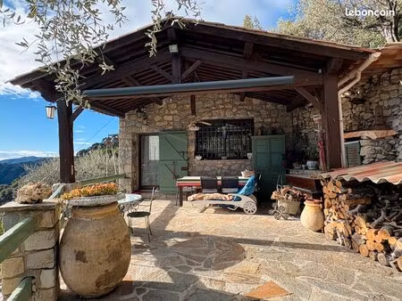 magnifique propriété en pierre avec terrain en planches