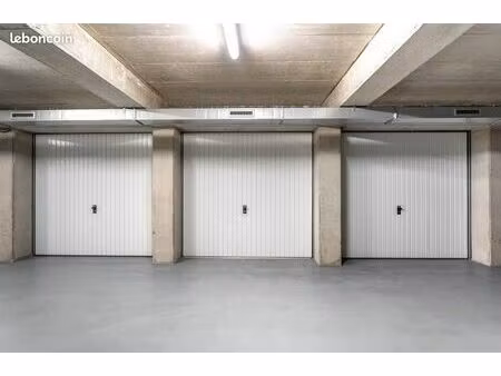 2 garages côte à côte