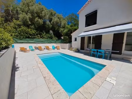 cosy studio*  piscine  mer  jardin  parking