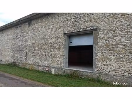 entrepôt dans ancienne usine