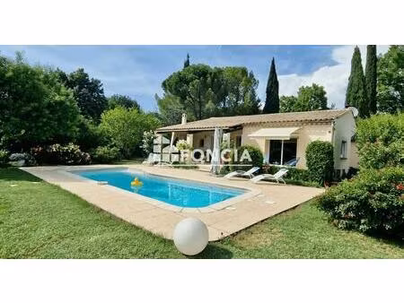 callian  jolie maison de plain pied  piscine  garage  grand terrain  proche commerces